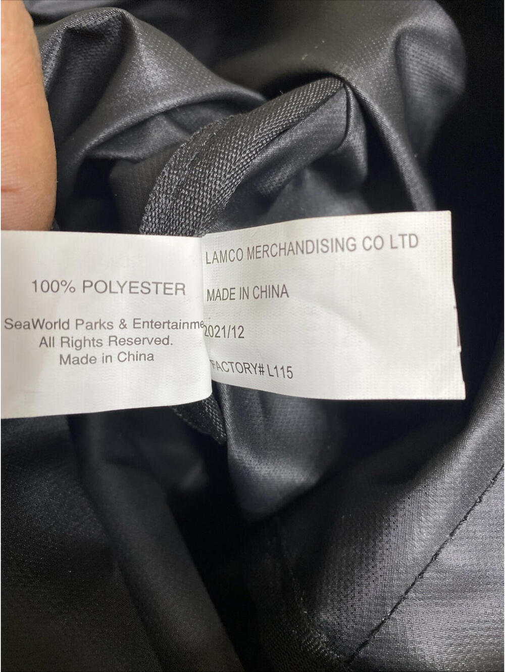 2021 SeaWorld Duffel Bag SAN DIEGO CA. Black With Orca Decal - Picture 12 of 14